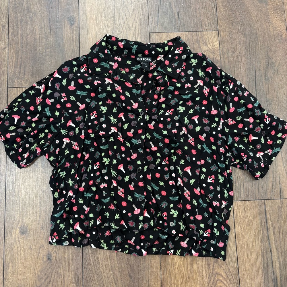 Hot Topic Mushroom Frog Print Boxy Woven Button Up Shirt Blouse, XL